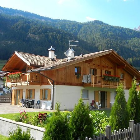 Anna Apartment Pozza di Fassa Ngoại thất bức ảnh