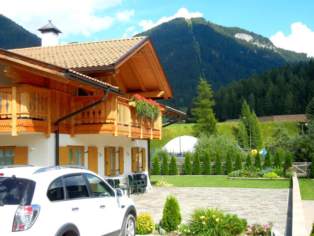 Anna Apartment Pozza di Fassa Ngoại thất bức ảnh